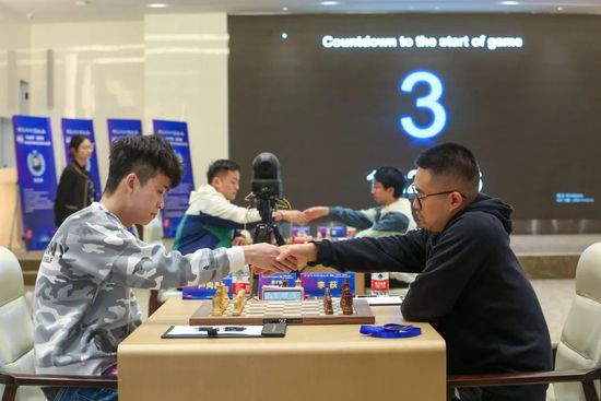 年青的宋琪（范冰冰饰）是名整容咨询师，无意中发现了男朋友（冯绍峰饰）和闺密小西（霍思燕饰）之间的奸情。